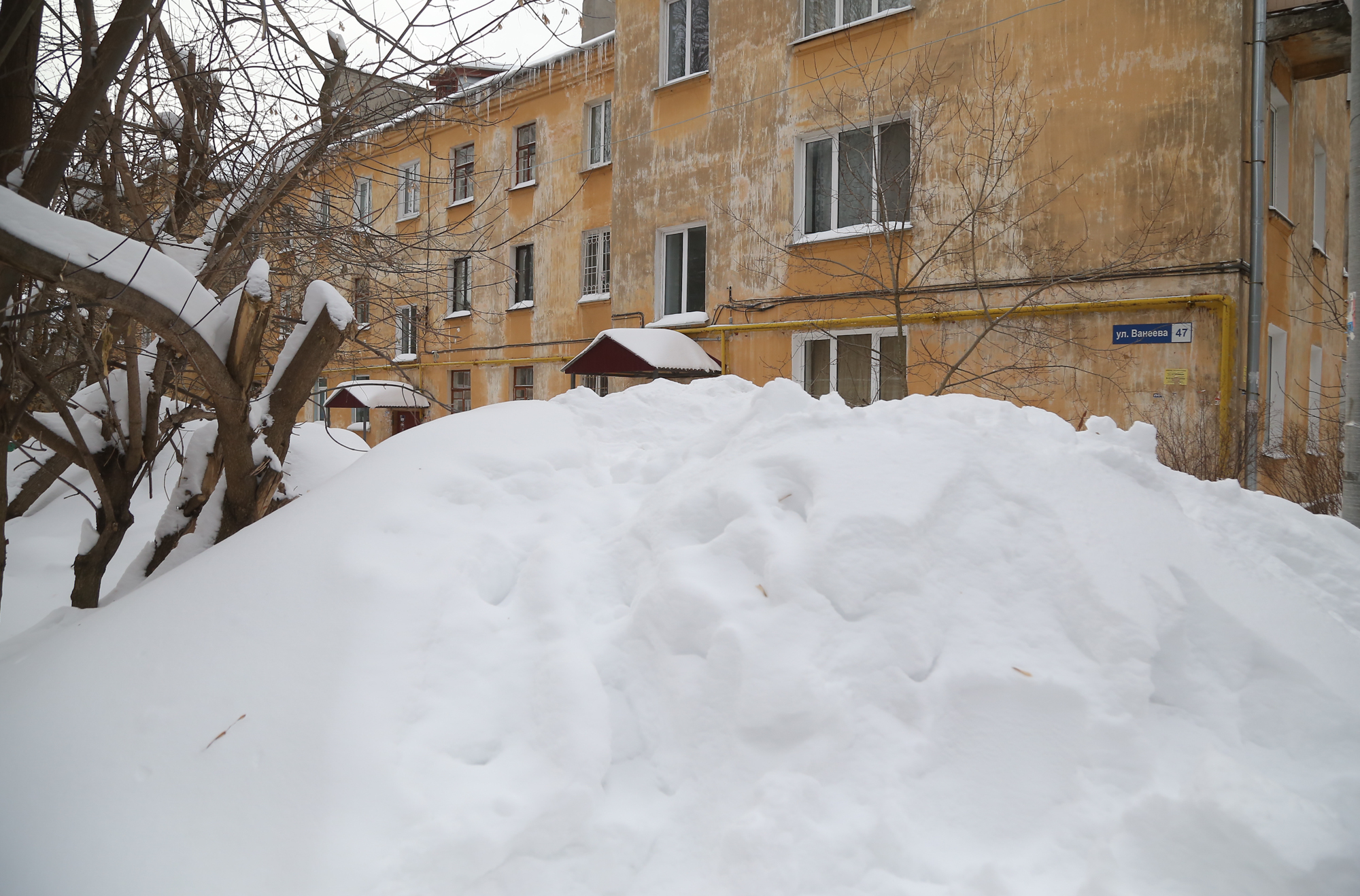 Шалабаев снег Нижний Новгород. Уборка снега в Нижнем Новгороде. Сугробы Нижний Новгород. Нижний Новгород снег 2020.