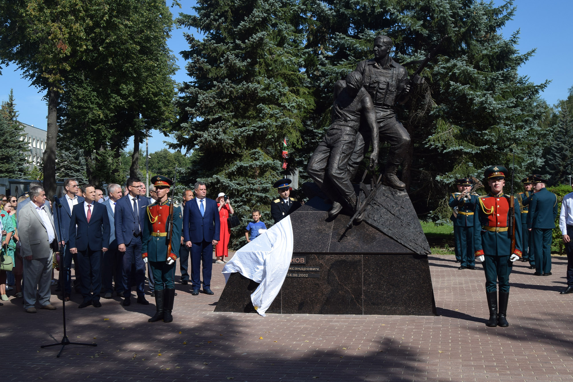 Нижегородский герой. Памятник герою России Анатолию Крупинову Городец. Памятник Крупинову Городец. Открытие памятника. В Городце открыли памятник Крупинову.