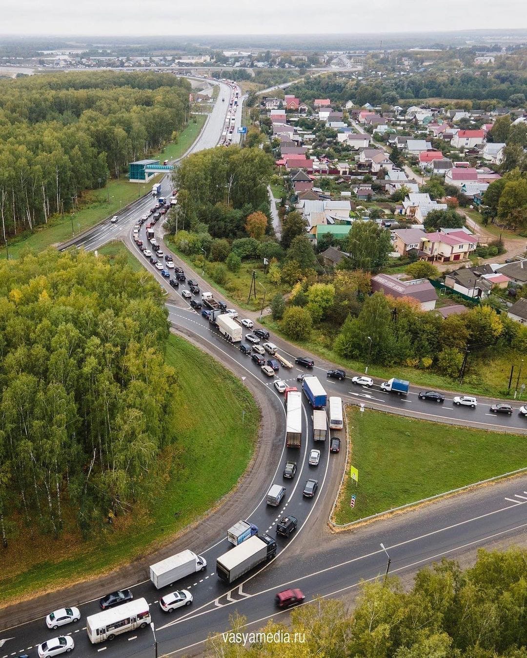 Гигантская пробка сковала въезд в Нижний Новгород со стороны Бора |  22.09.2021 | Нижний Новгород - БезФормата