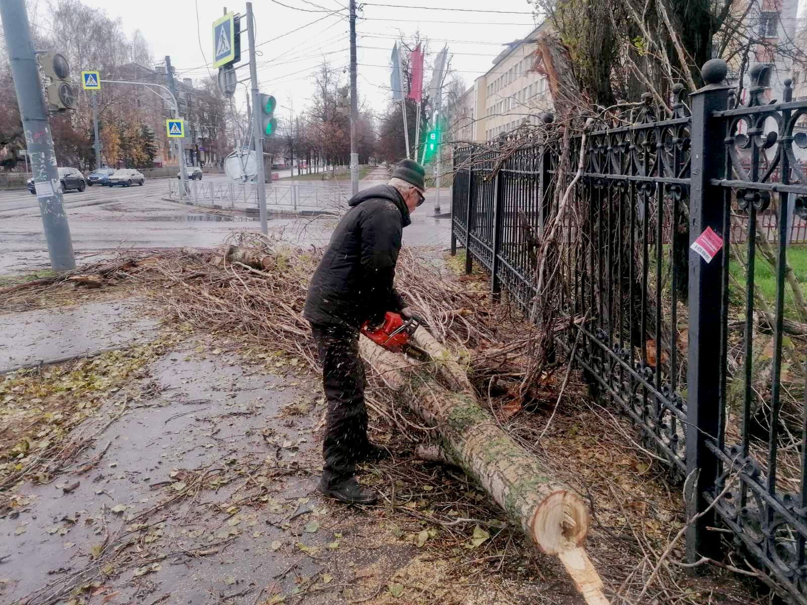Сегодня был сильный. Ураган в Нижнем Новгороде. Ураган в Нижегородской области. Последствия урагана в Нижегор. Ураган фото.