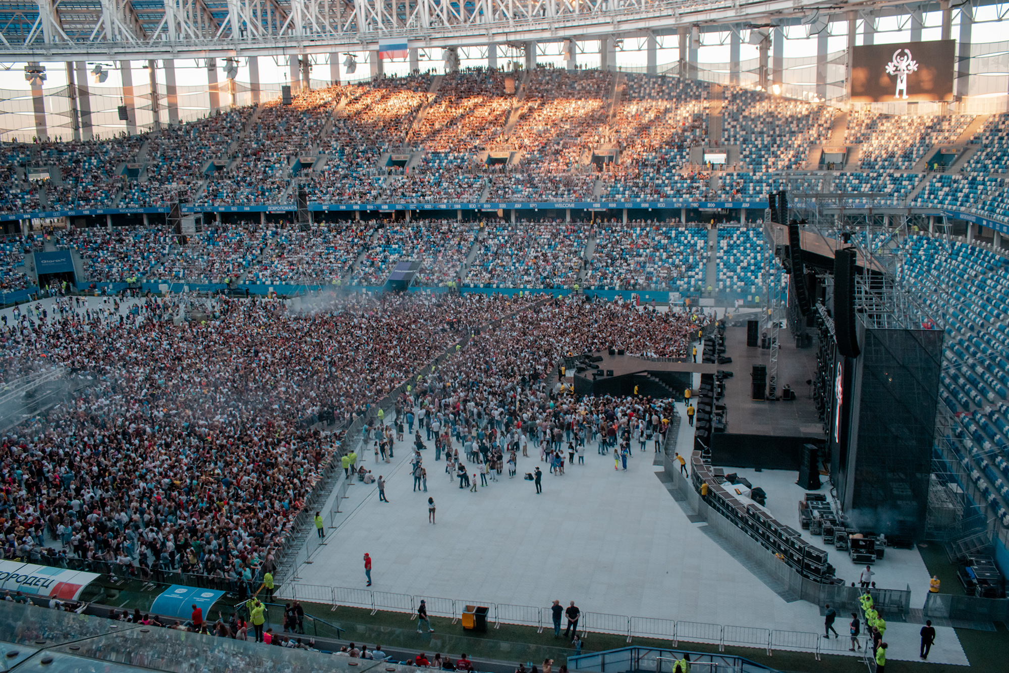 Концерт ру нижний. Стадион Нижний Новгород руки вверх. Руки вверх Лужники. Стадион Лужники концерт руки вверх.