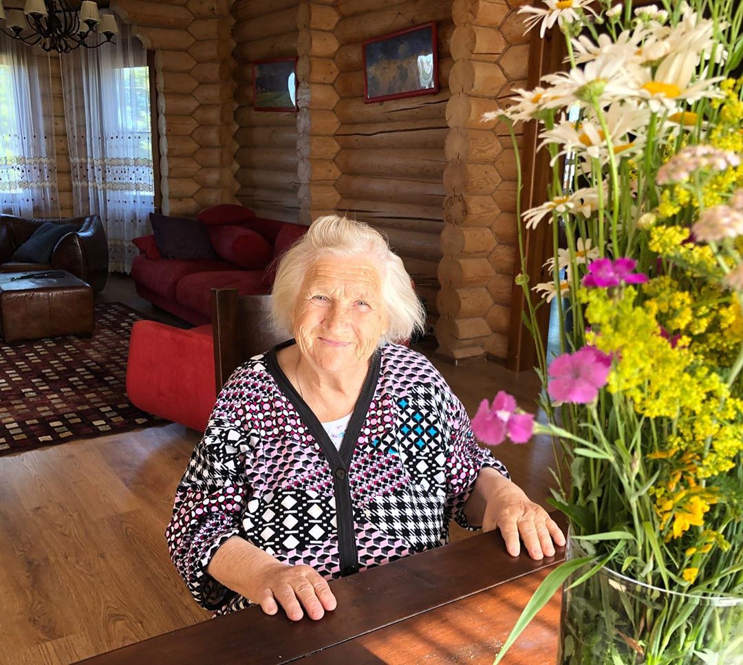 Бабушки любят погорячей. Бабушка 90 лет. Идеальные бабушки. Бабушка 75 лет. Дом Ирины Пеговой.