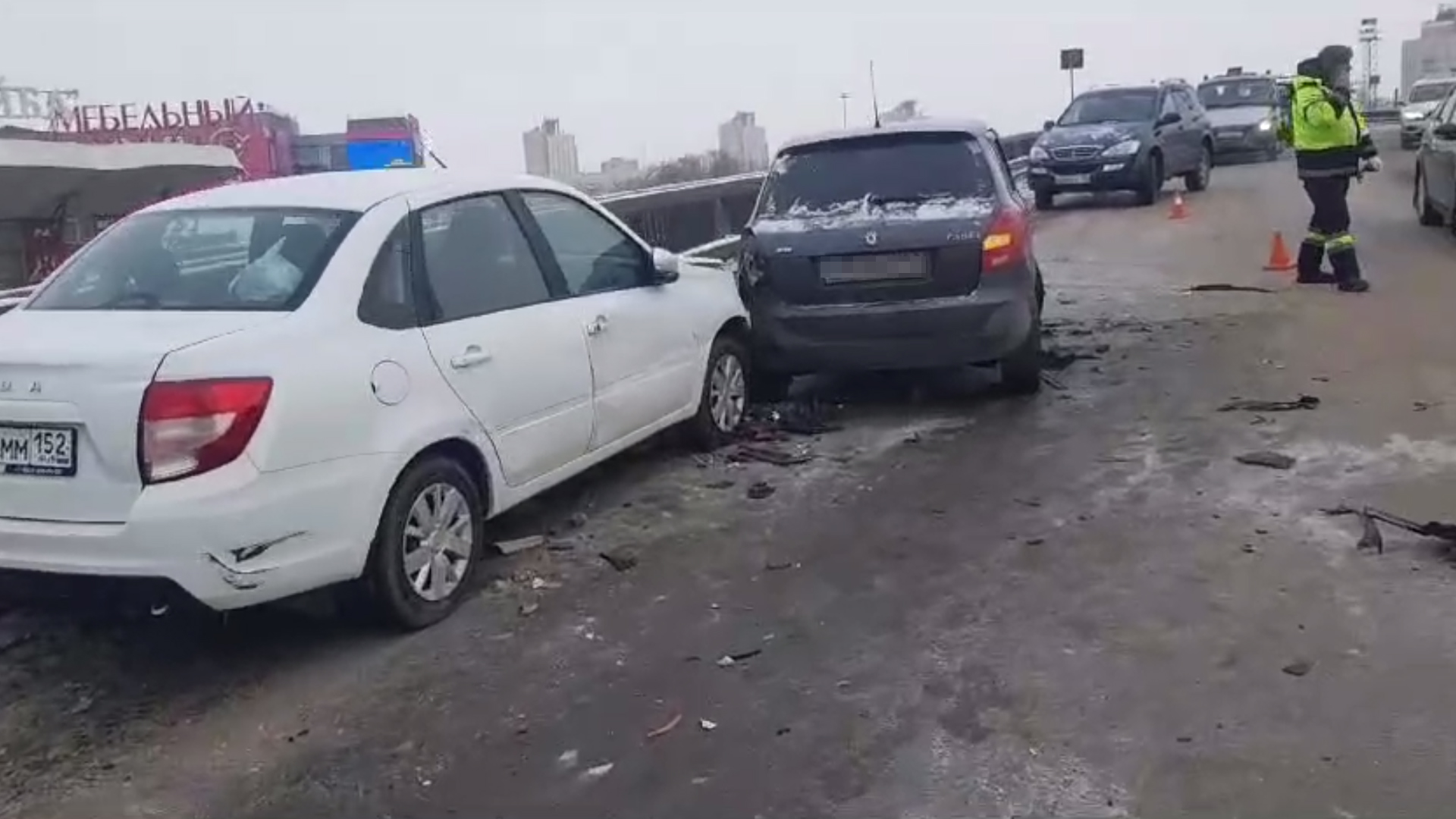 ДТП с пятью автомобилями произошло на нижегородском метромосту | 09.12.2023  | Нижний Новгород - БезФормата