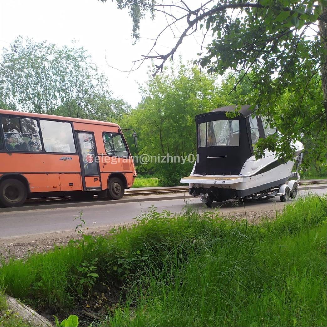 Яхта столкнулась с маршруткой в Сормовском районе Нижнего Новгорода