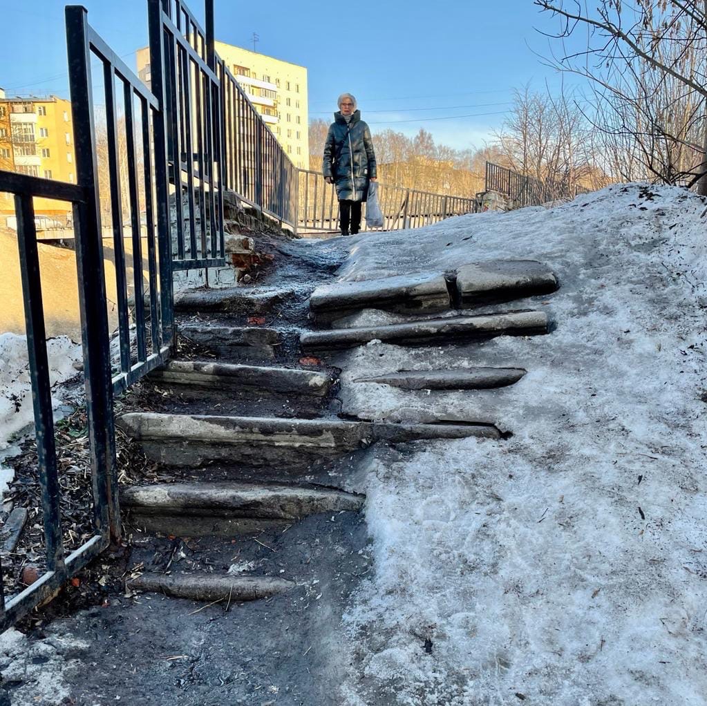 Последние нижегородские новости. Лестница на улице весной. Весенняя улица. Фото весной на улице. Нижний Новгород февраль.