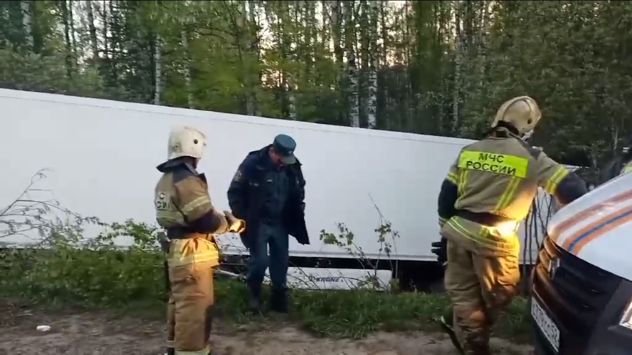 Два водителя погибли в лобовом столкновении фуры и «Газели» в Чкаловском  районе | Открытый Нижний