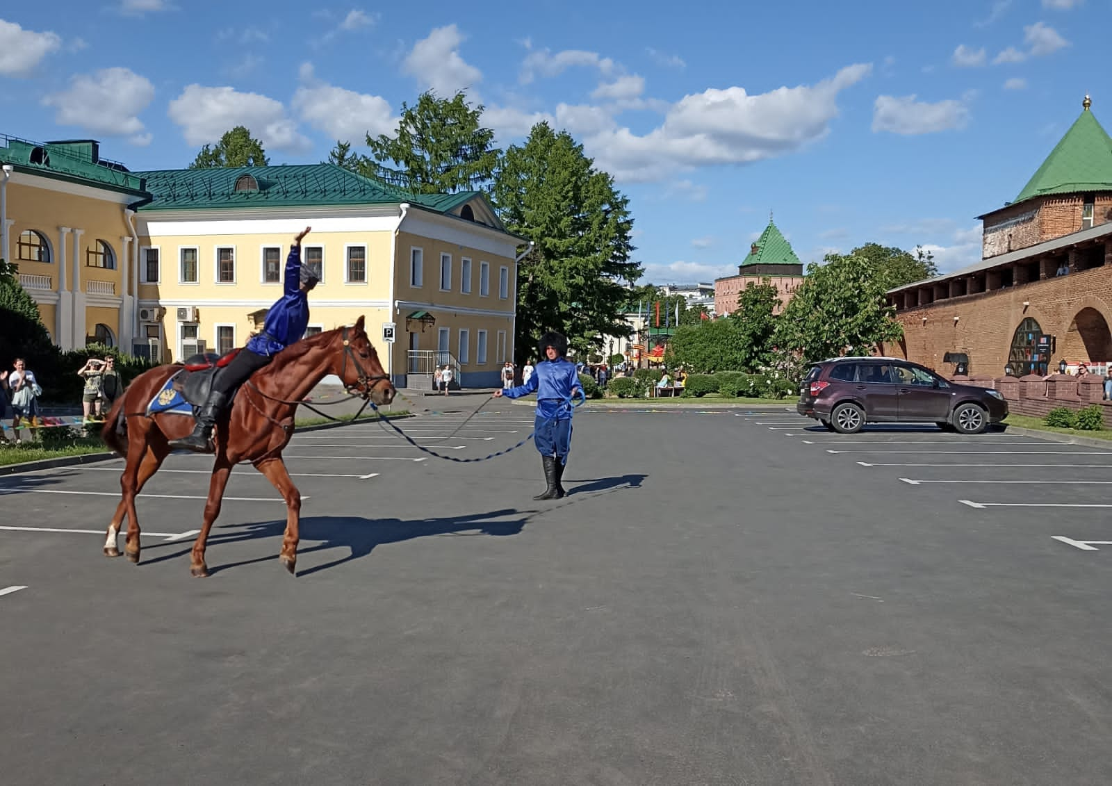 Представления в нижнем новгороде. Лошадь в Кремле. День лошади в России. Конная Карусель в Кремле. Нижегородский Кремль после реконструкции.