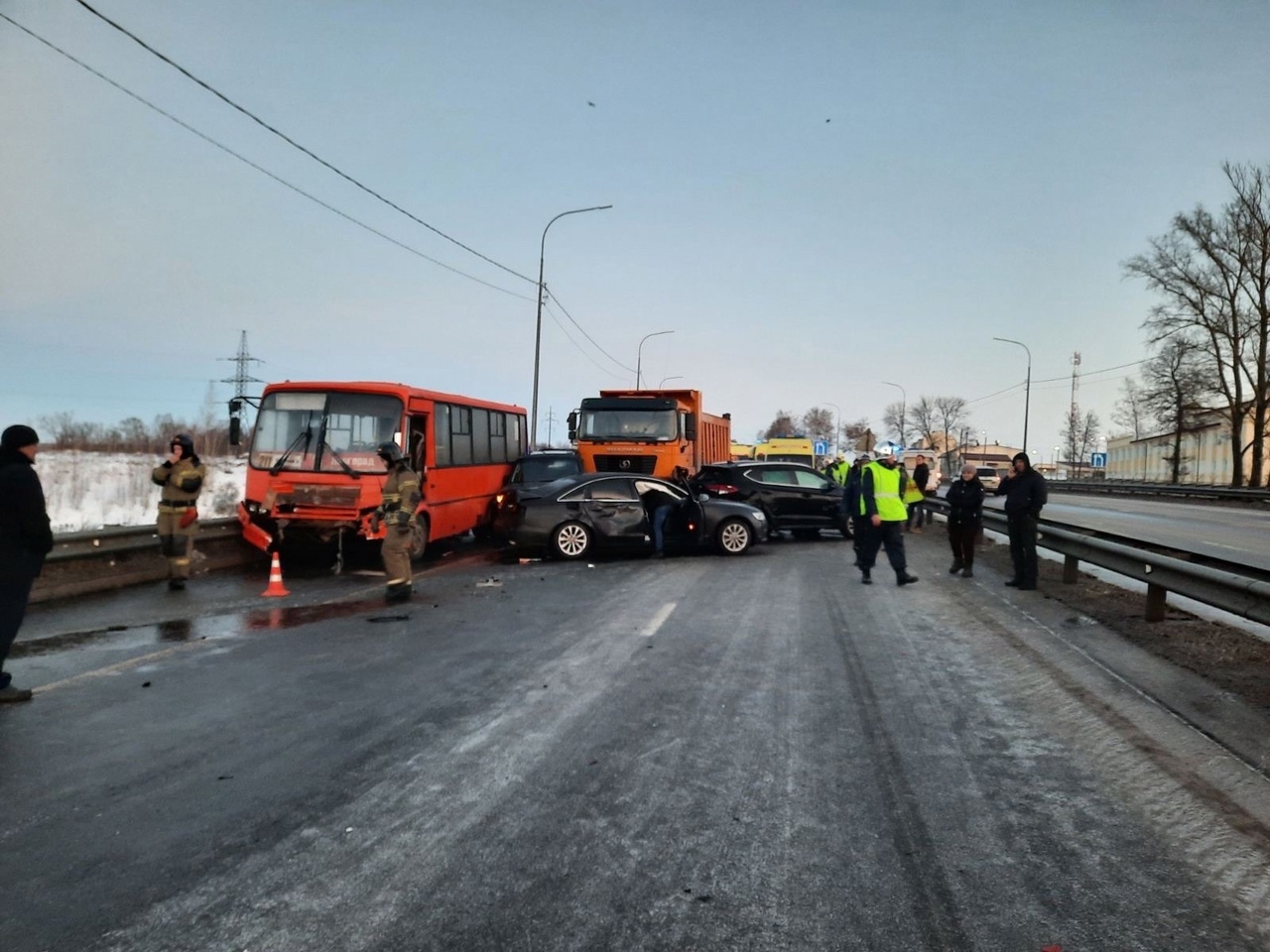 26 автомобилей столкнулись у села Ближнее Борисово в Нижегородской области  | 22.12.2023 | Нижний Новгород - БезФормата