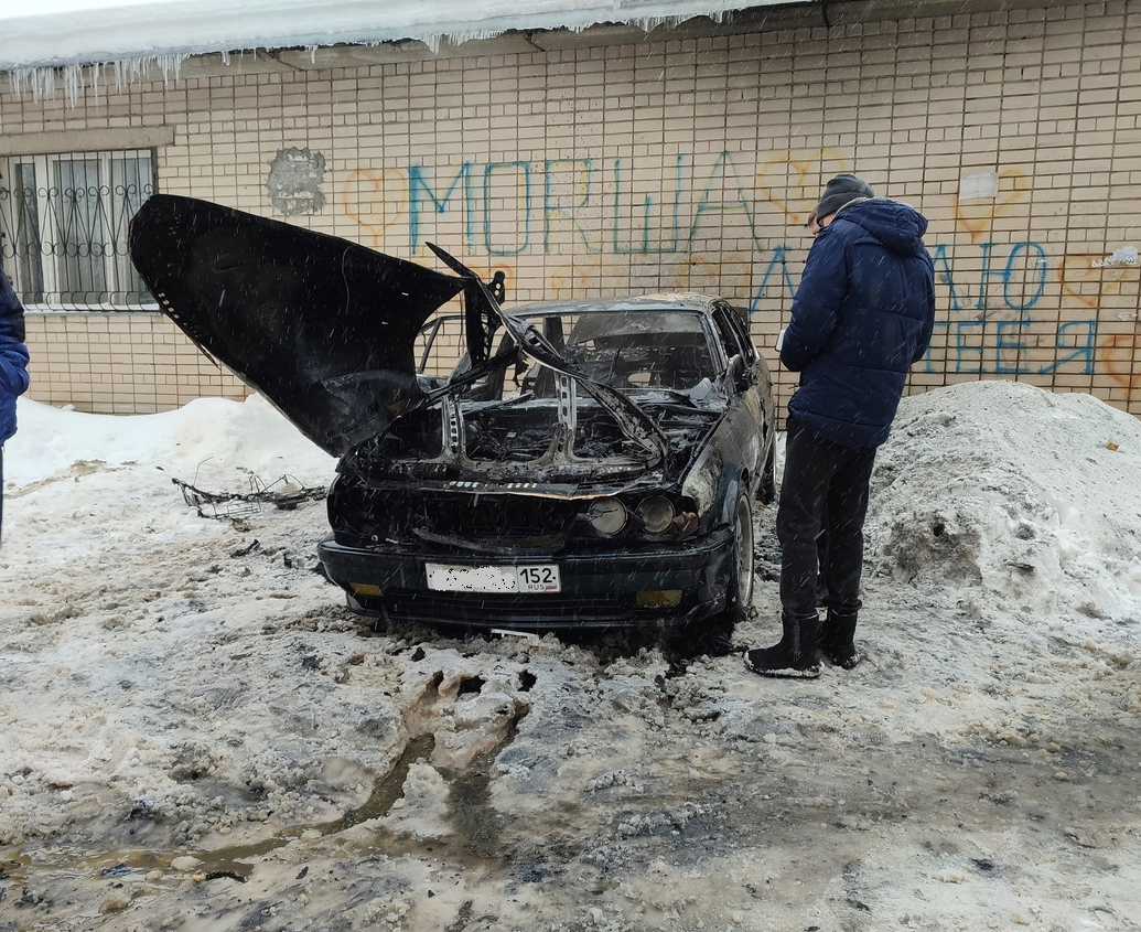 BMW дотла сгорел в Дзержинске 18 января | 19.01.2022 | Нижний Новгород -  БезФормата