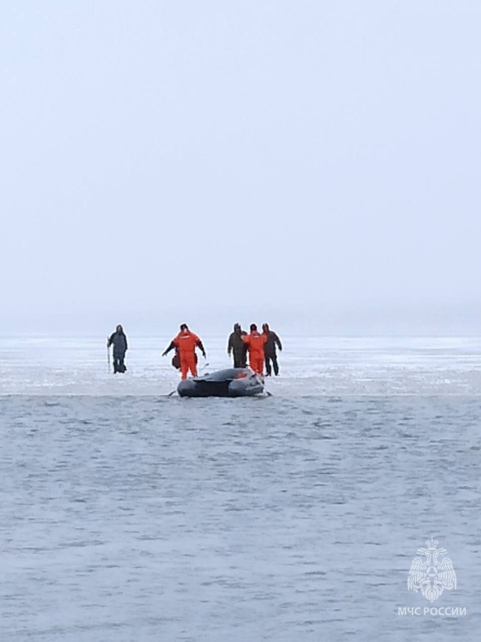 Четырех человек унесло на льдине под Городцом | Открытый Нижний