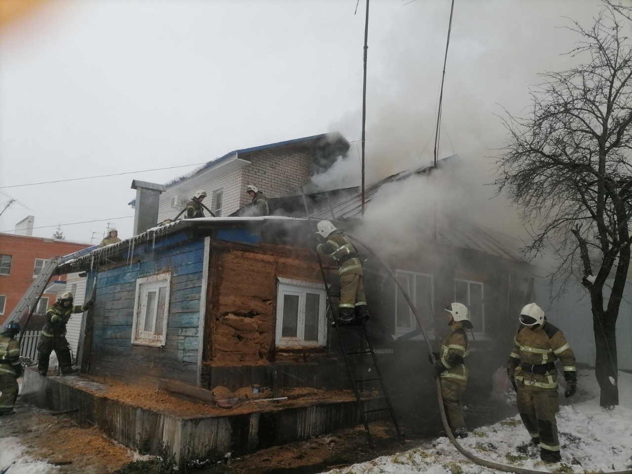 Два частных дома сгорели в Нижнем Новгороде 19 ноября | Открытый Нижний