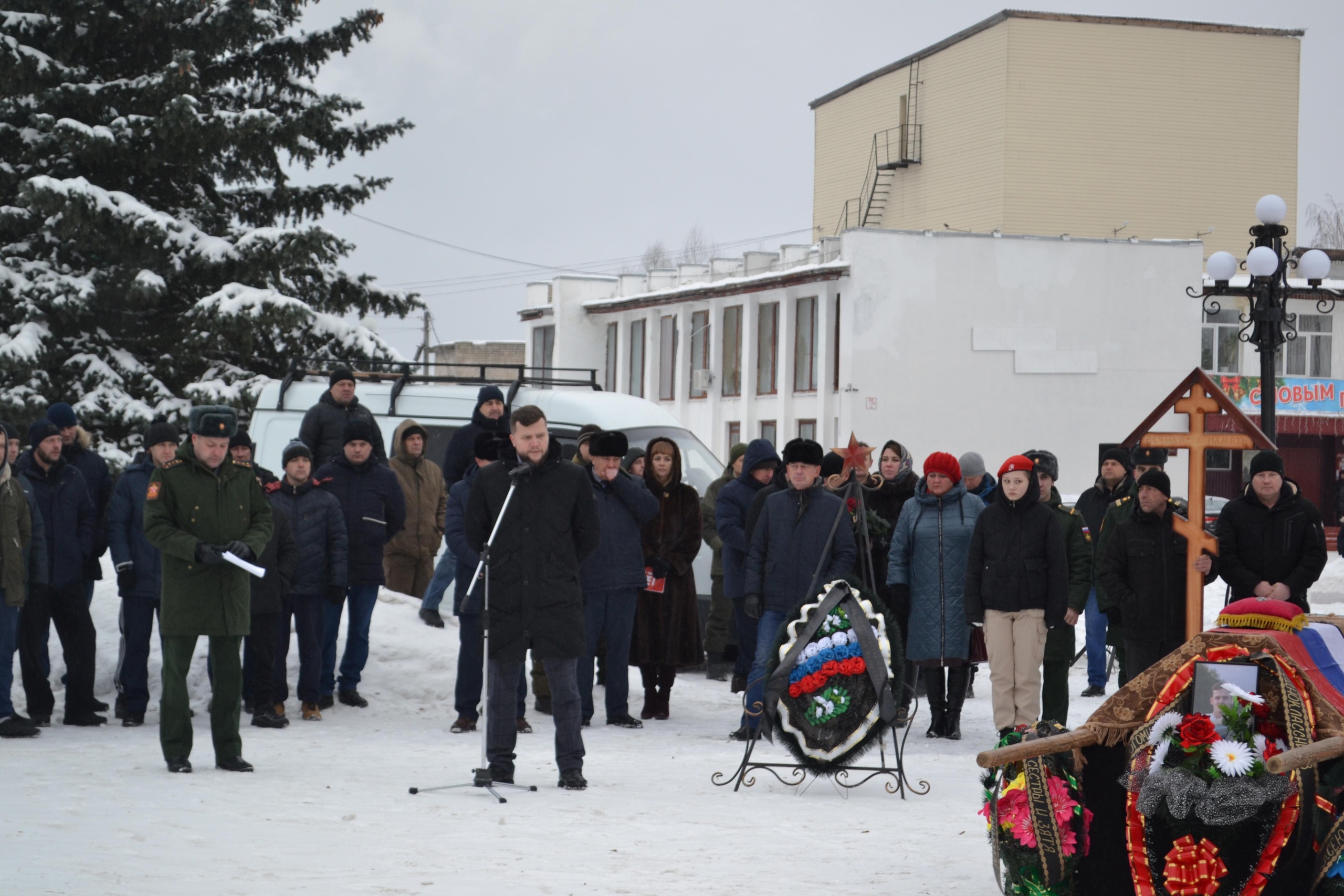 Жители Тонкино простились с погибшим в СВО Алексеем Чистяковым | 09.12.2022  | Нижний Новгород - БезФормата