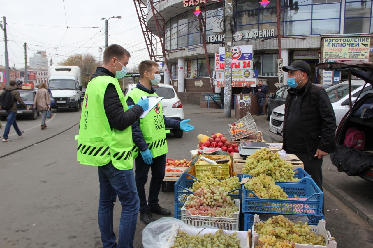 Канавинский рынок в нижнем новгороде. Гордеевский рынок в Нижнем Новгороде. Гордеевский Пятачок Нижний Новгород. Незаконная уличная торговля. Уличный торговец незаконной.