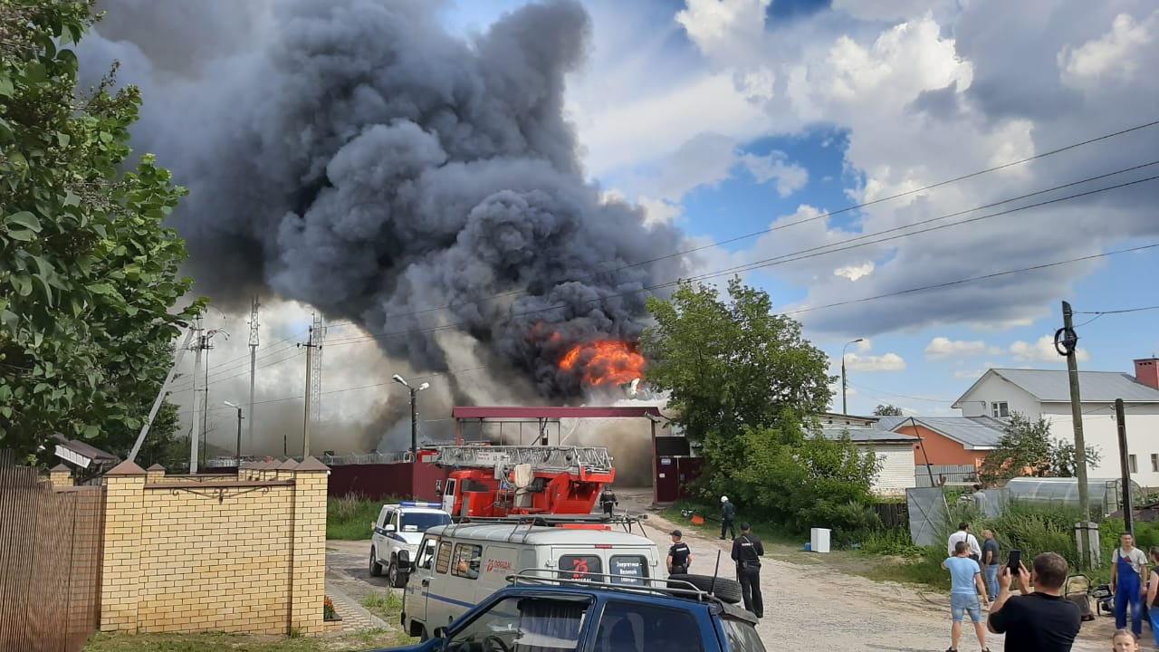 Погода в дзержинске нижегородской на 14 дней. Пожар. Пожар в Дзержинске. Пожар в Нижегородской области сейчас. Пожар в Дзержинске сейчас.