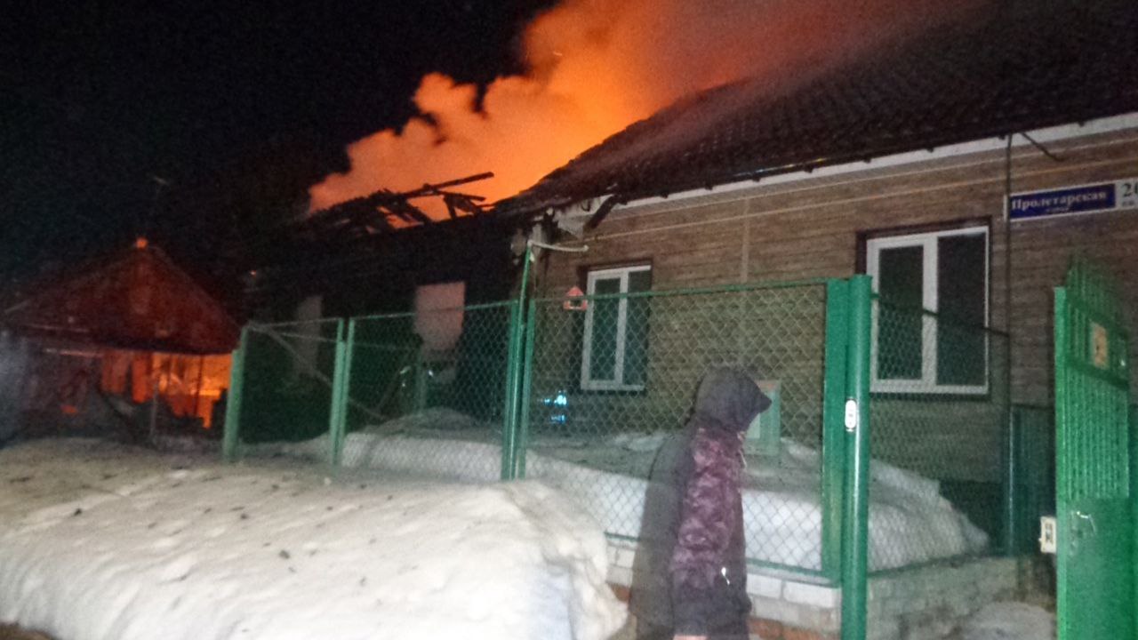 Новости бора нижегородской. Пожар в г Бор Нижегородской обл. Пожар в доме. Сгорел частный жилой дом. Пожар на Бору Нижегородской области сегодня.