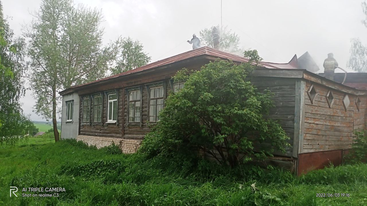 Дом культуры загорелся в селе Сосновского района 3 июня | 03.06.2022 |  Нижний Новгород - БезФормата