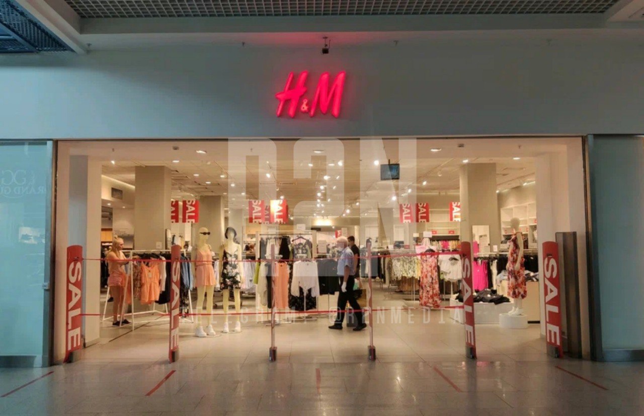 Новгород шоп. H M магазин. H M открылся. H&M В Океании есть детский отдел. Открытие магазина.