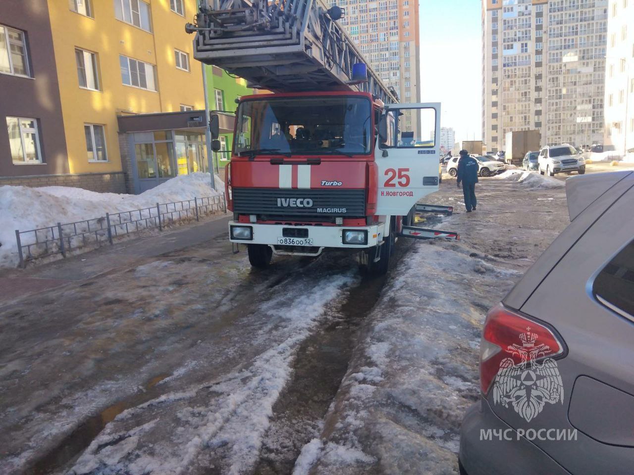 Вылезшего из окна на 9-м этаже мужчину спасают в Нижнем Новгороде |  13.03.2023 | Нижний Новгород - БезФормата