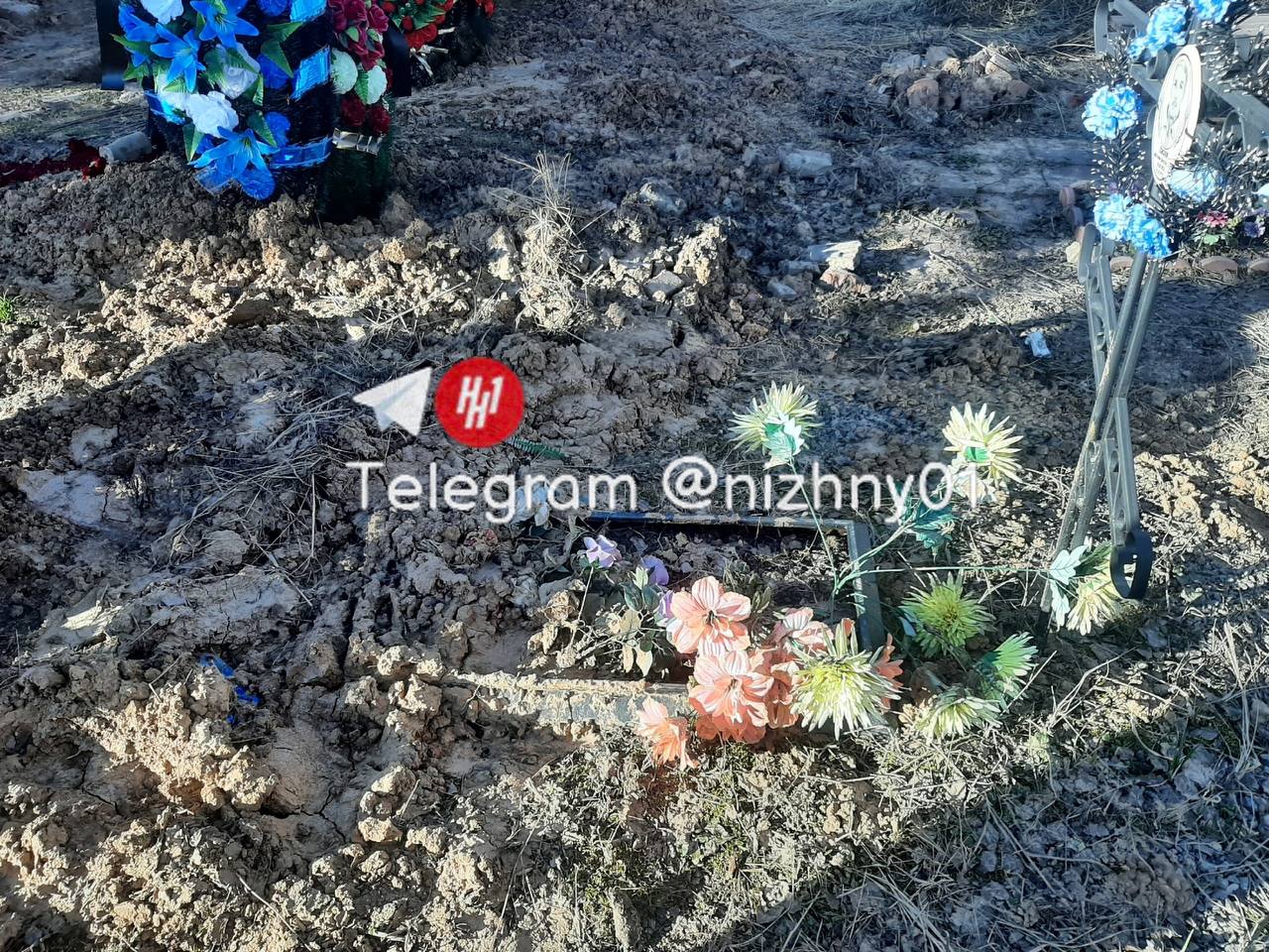 к разбитому доту приходят ребята приносят цветы на могилу фото 79