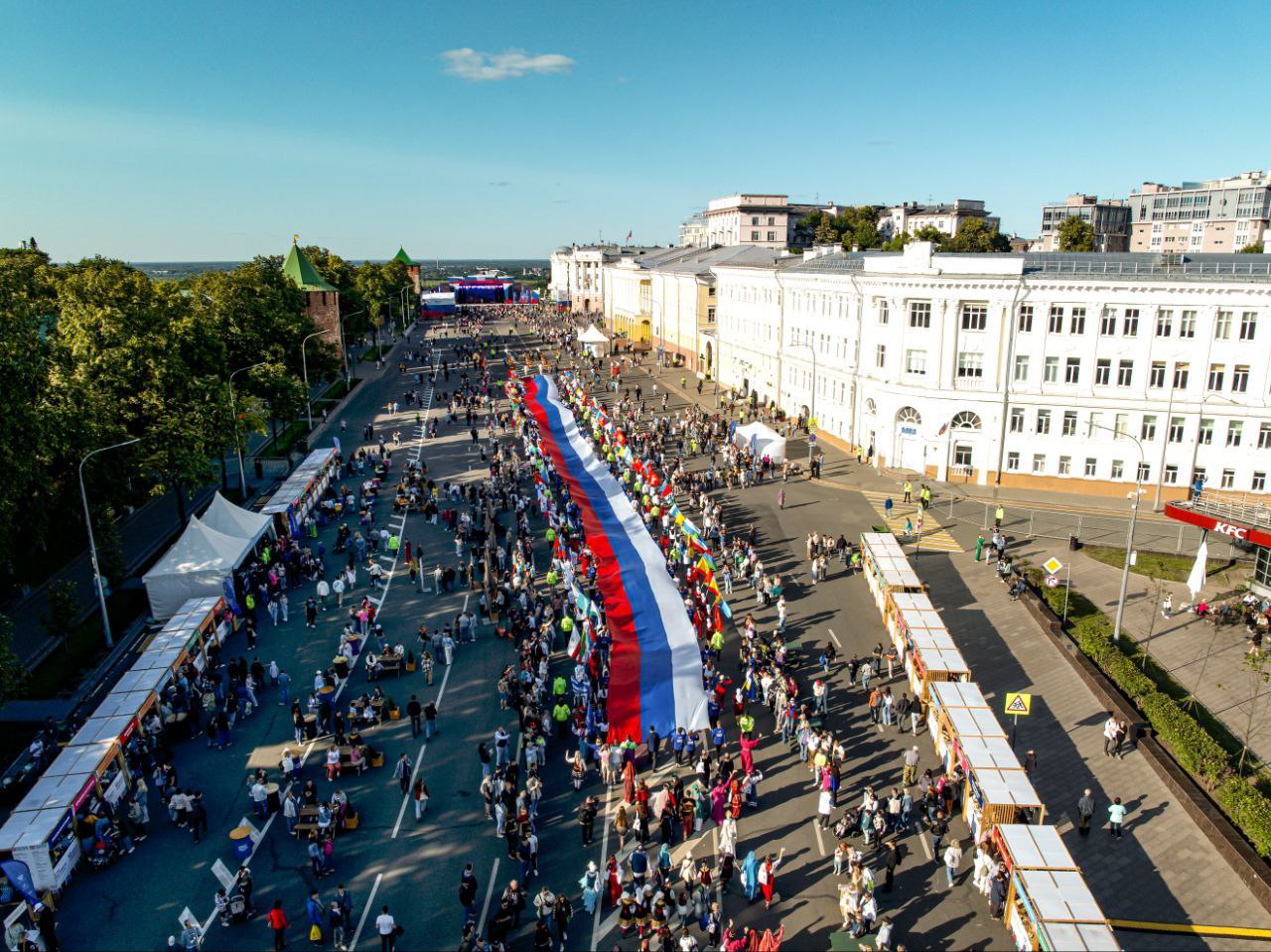 Опубликовано видео с концерта в честь Дня России на площади Минина в Нижнем  Новгороде | Открытый Нижний