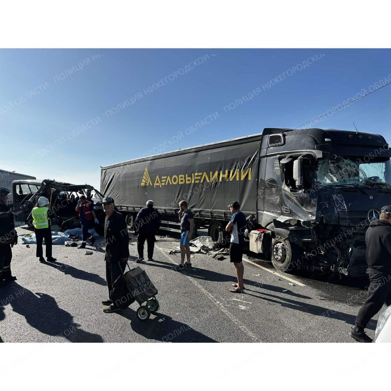 Опубликовано видео с места аварии с фурой и автобусом в Кстовском районе |  24.09.2023 | Нижний Новгород - БезФормата