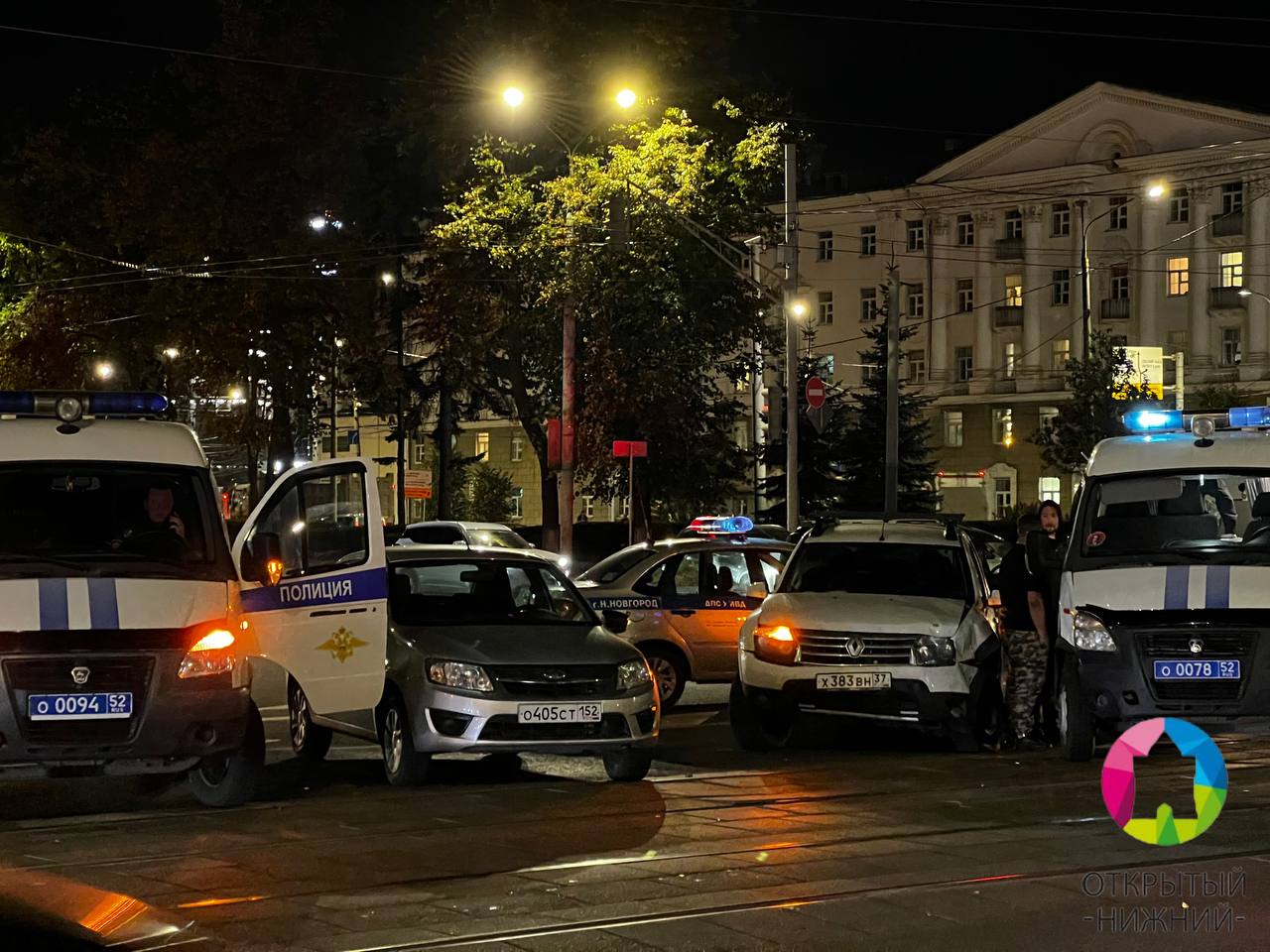 Серьезное ДТП с участием двух полицейских автомобилей произошло на площади  Лядова | 29.09.2023 | Нижний Новгород - БезФормата