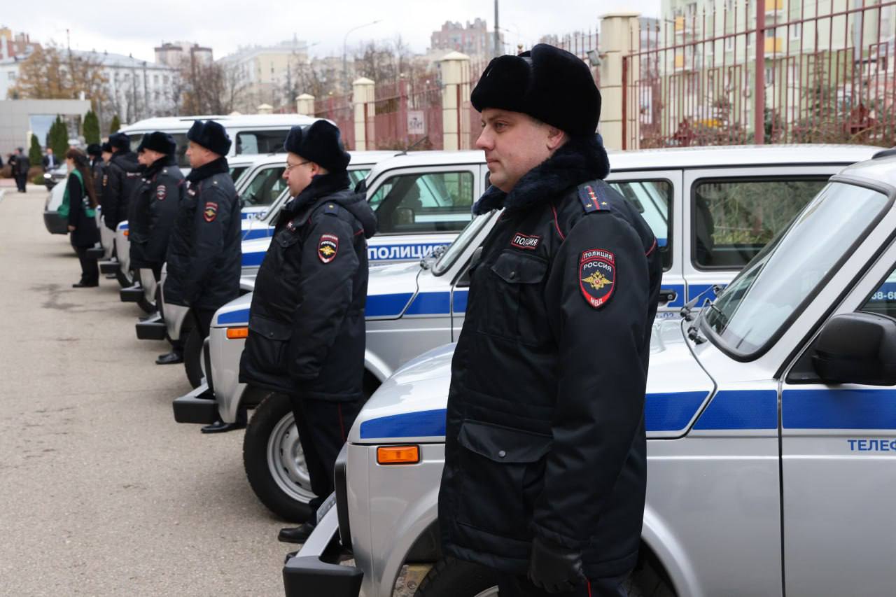 Нижегородские полицейские получили ключи от новых машин | 10.11.2023 |  Нижний Новгород - БезФормата