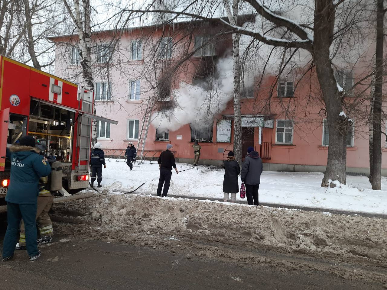 Жилой дом горит около Нижегородской ярмарки | Открытый Нижний