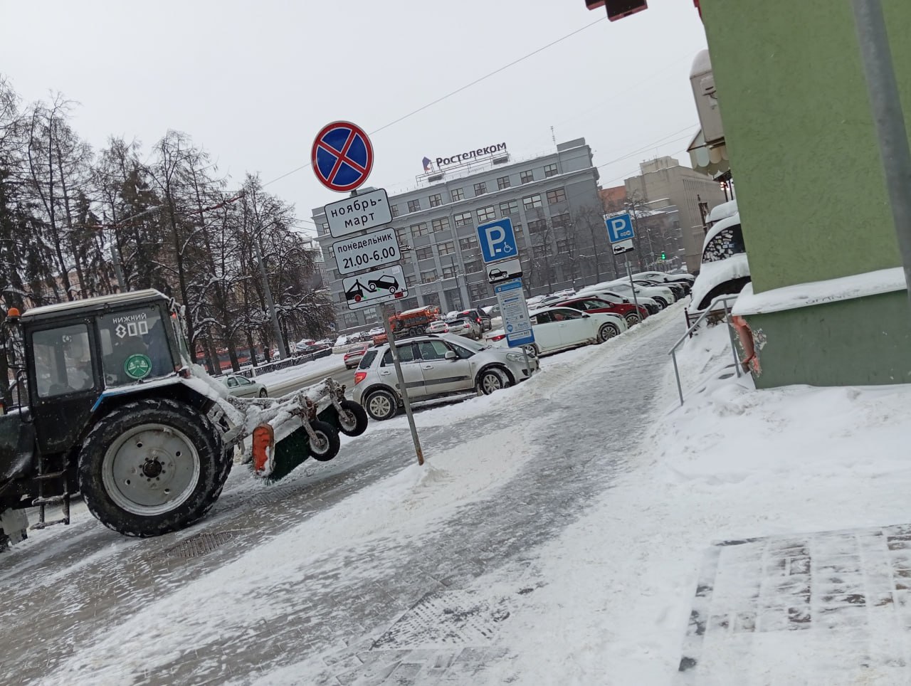 Трактор повредил фасад дома в центре Нижнего Новгорода | Открытый Нижний