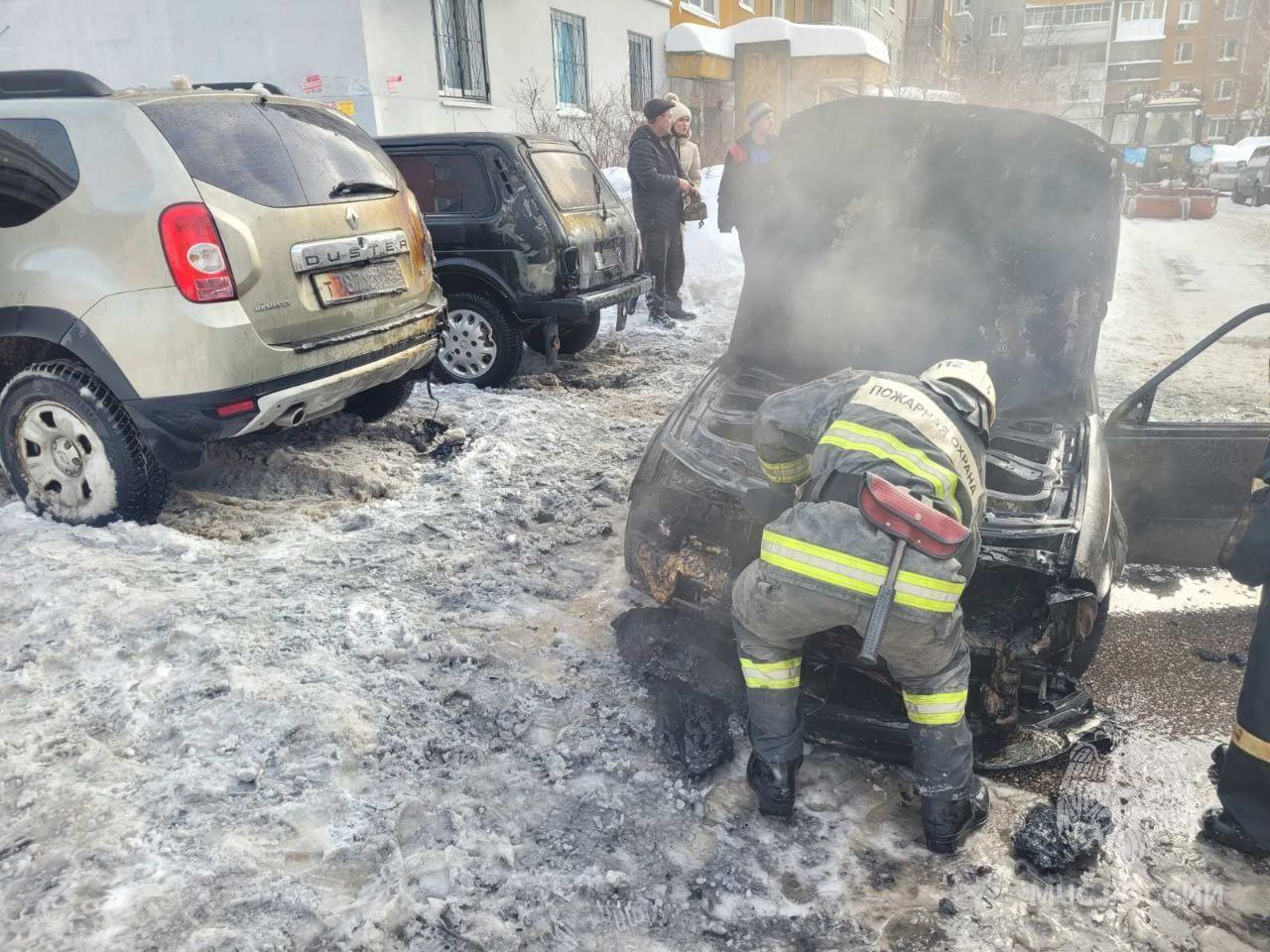 Машина вспыхнула на парковке в Нижнем Новгороде | 19.02.2024 | Нижний  Новгород - БезФормата