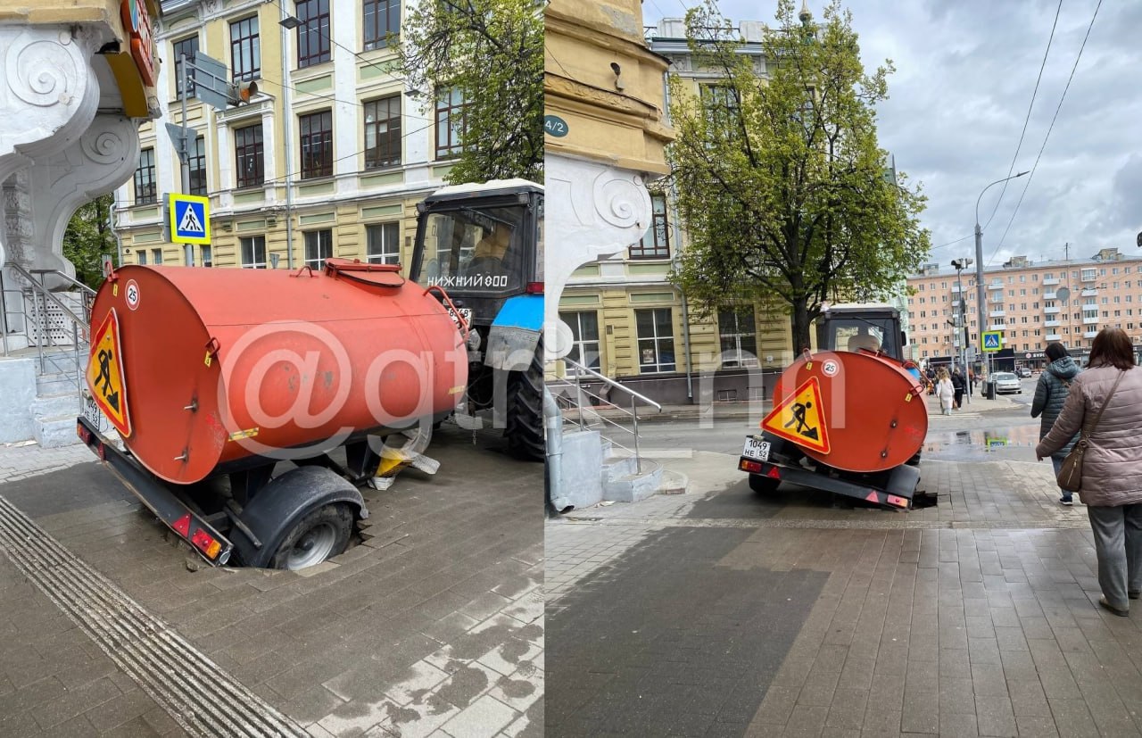 Брусчатка провалилась на тротуаре в центре Нижнего Новгорода | Открытый  Нижний