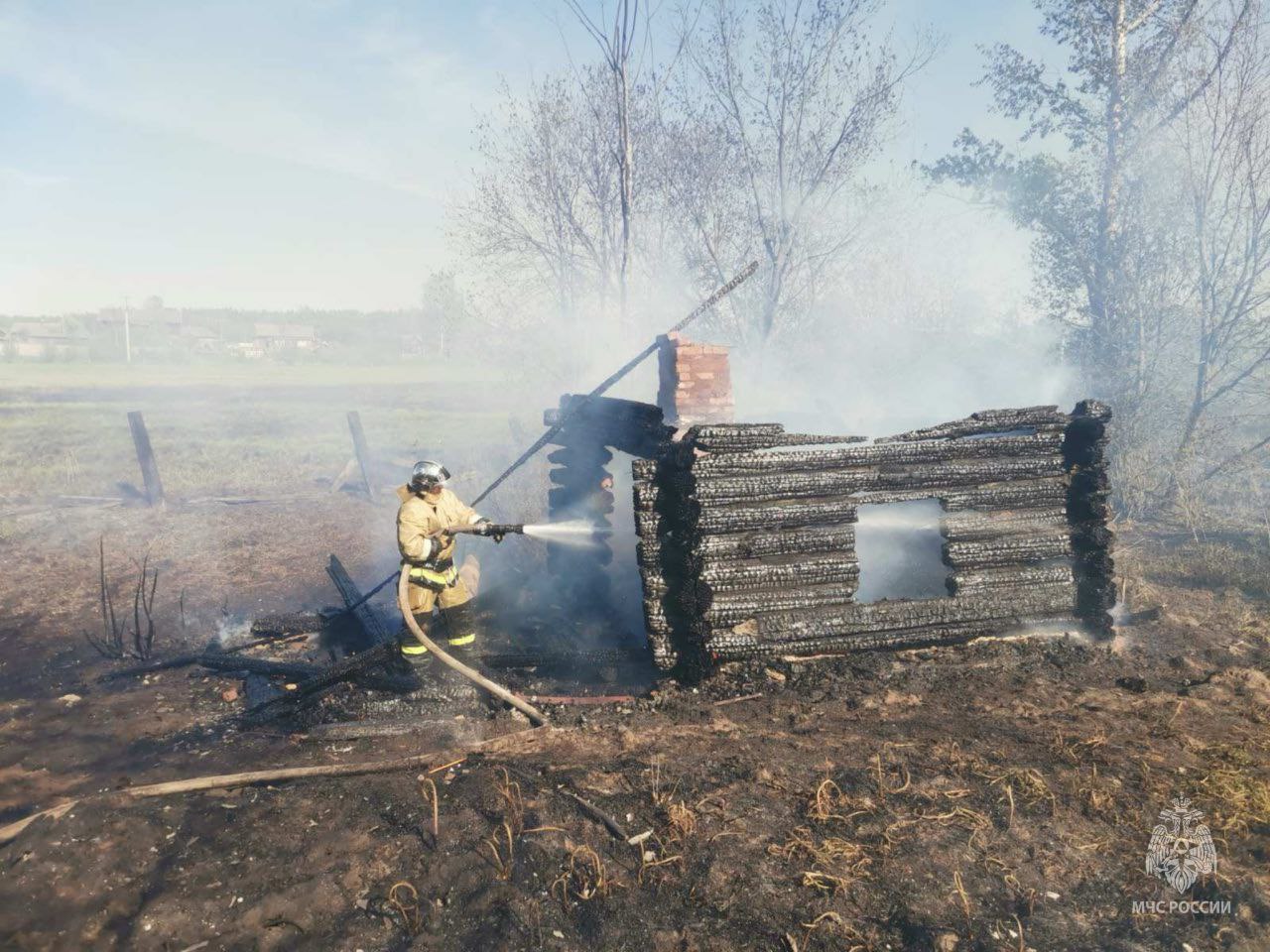 Пожар уничтожил пять домов поселке Сява в Шахунском районе | 28.05.2024 |  Нижний Новгород - БезФормата