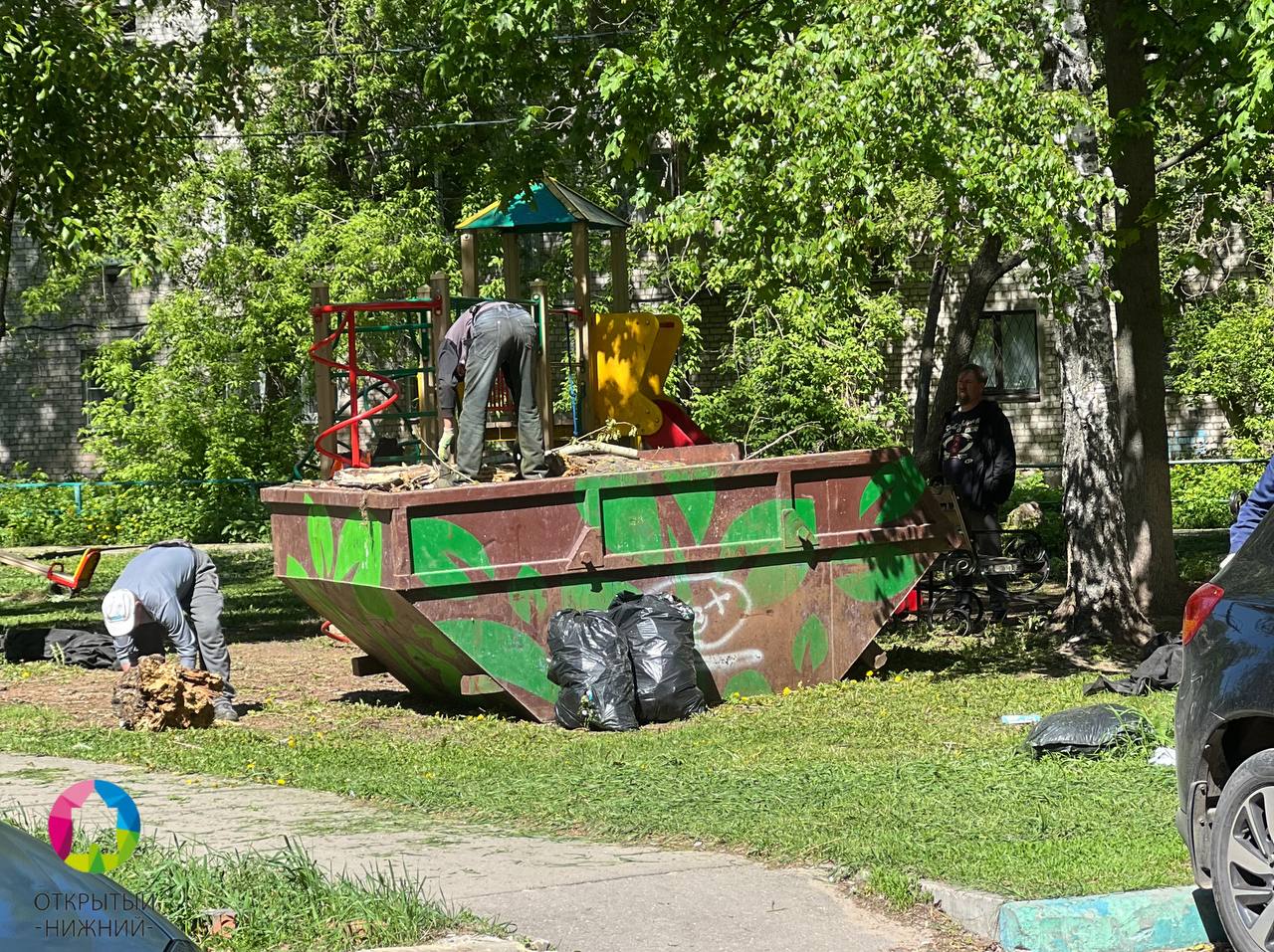 ДУК устроил свалку на детской площадке в центре Нижнего Новгорода |  Открытый Нижний