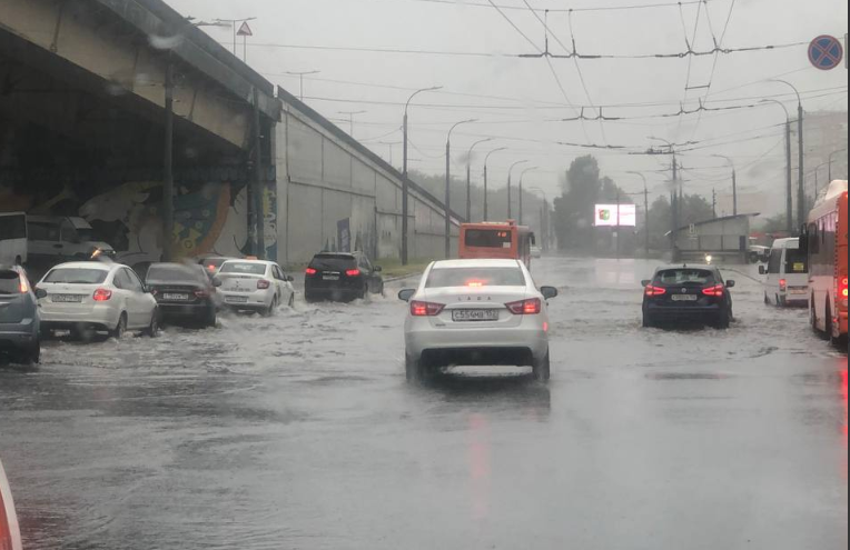 Ливень в Нижнем Новгороде. Потоп в Нижнем Новгороде. Потоп в Нижнем вчера. Нижний Новгород наводнение потоп.