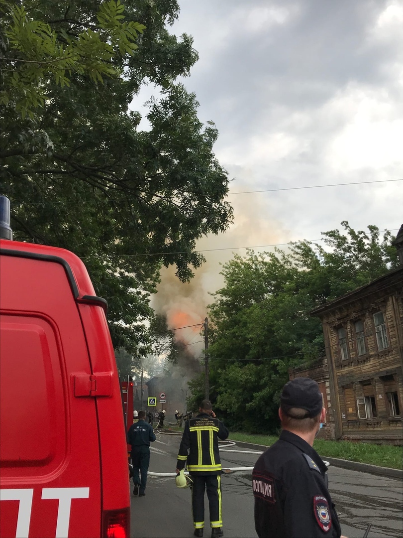 Деревянный дом загорелся на улице Шевченко в Нижнем Новгороде | Открытый  Нижний