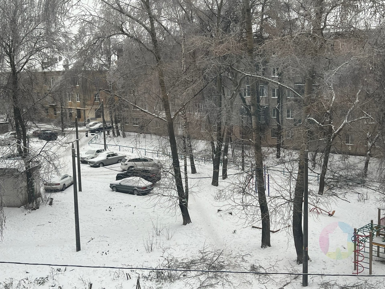 Нижний оставаться. Упала опора ЛЭП Нижегородская. Нижний Новгород жилые районы. Последствия ледяного дождя в Нижнем Новгороде фото ЛЭП. Фото деревьев Нижний Новгород.