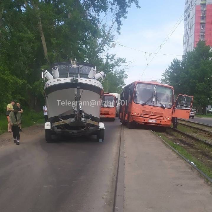 Яхта столкнулась с маршруткой в Сормовском районе Нижнего Новгорода