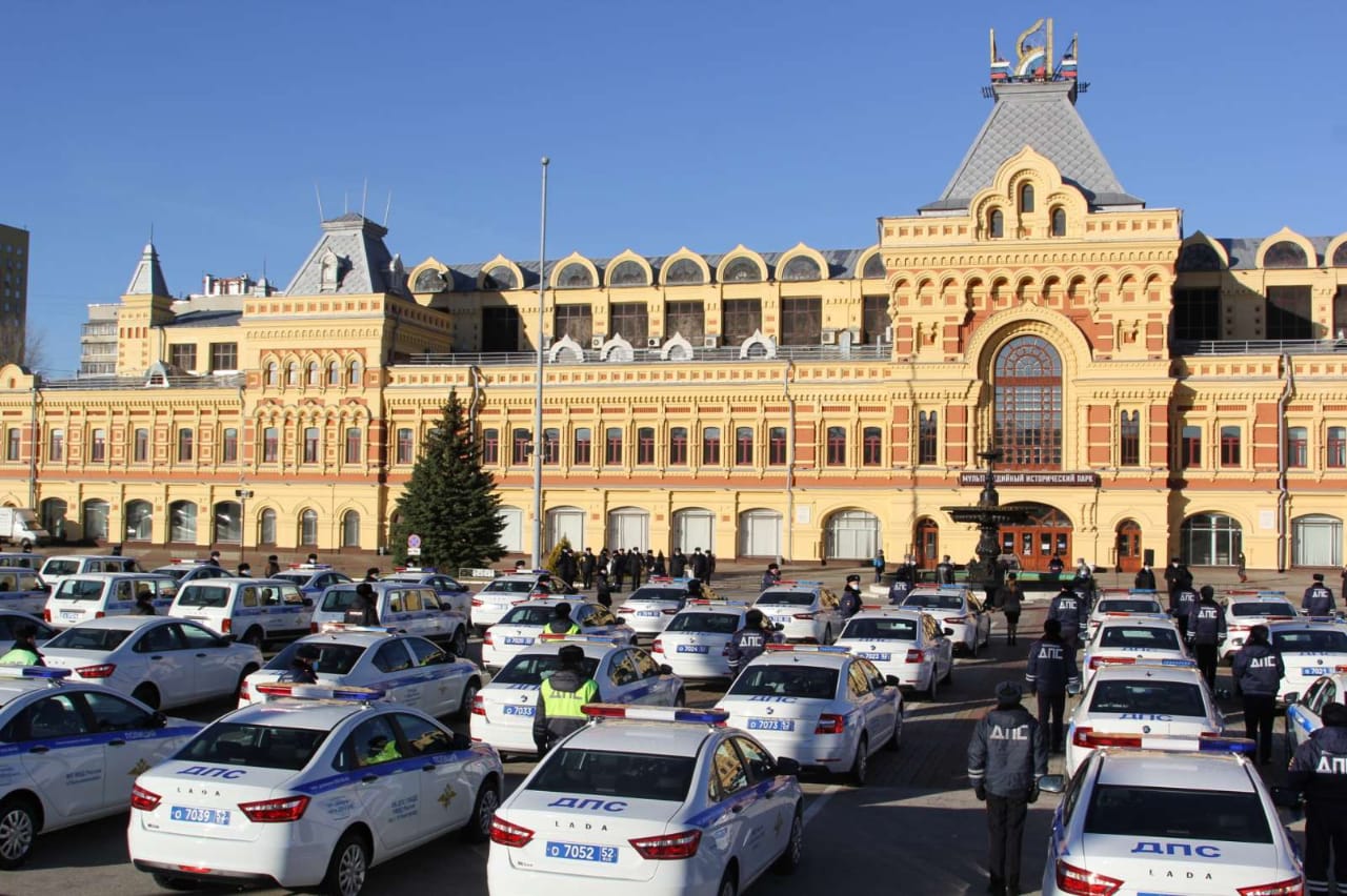 Нижний автомобили. Такси. Служебные автомобили МВД Нижний Новгород. ГУ МВД Нижегородской области машины. Служебные авто Самарской городской Думы.