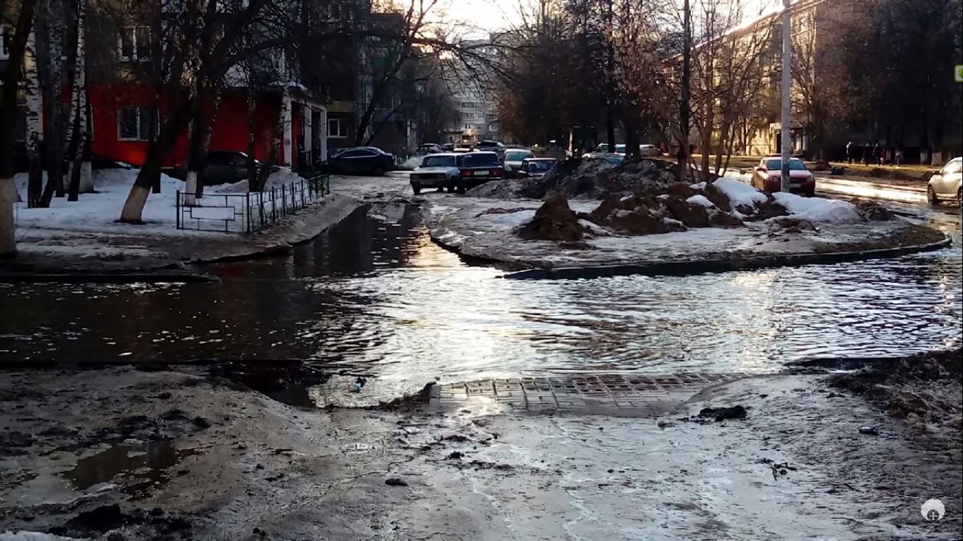 Шел нижний новгород. Нижний Новгород грязный город. Варламов самый грязный город России. Ярославль самый грязный город. Российская Весна в городе.