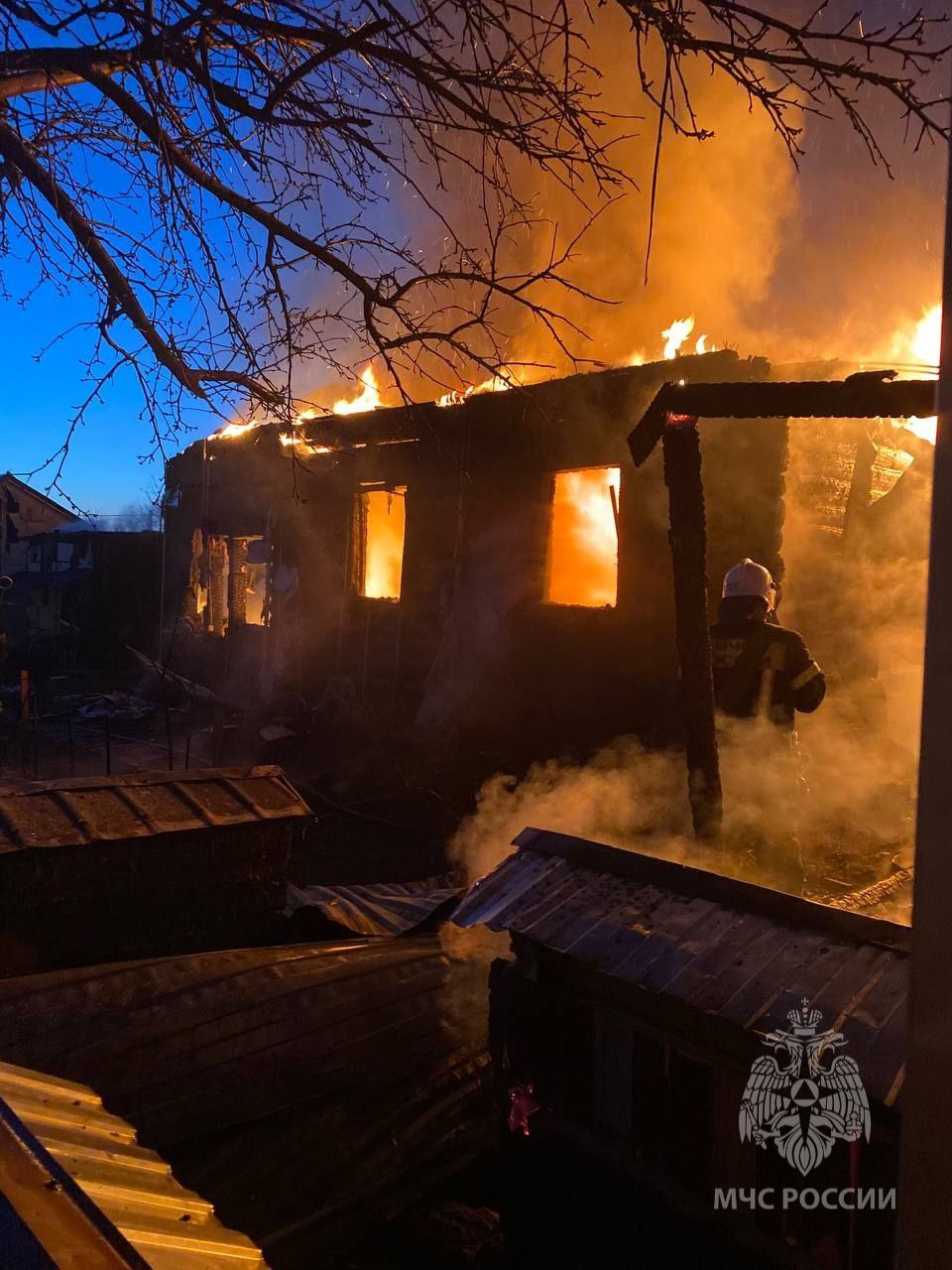 Дачный дом и баня сгорели в СНТ «Зефс» в Нижнем Новгороде | Открытый Нижний