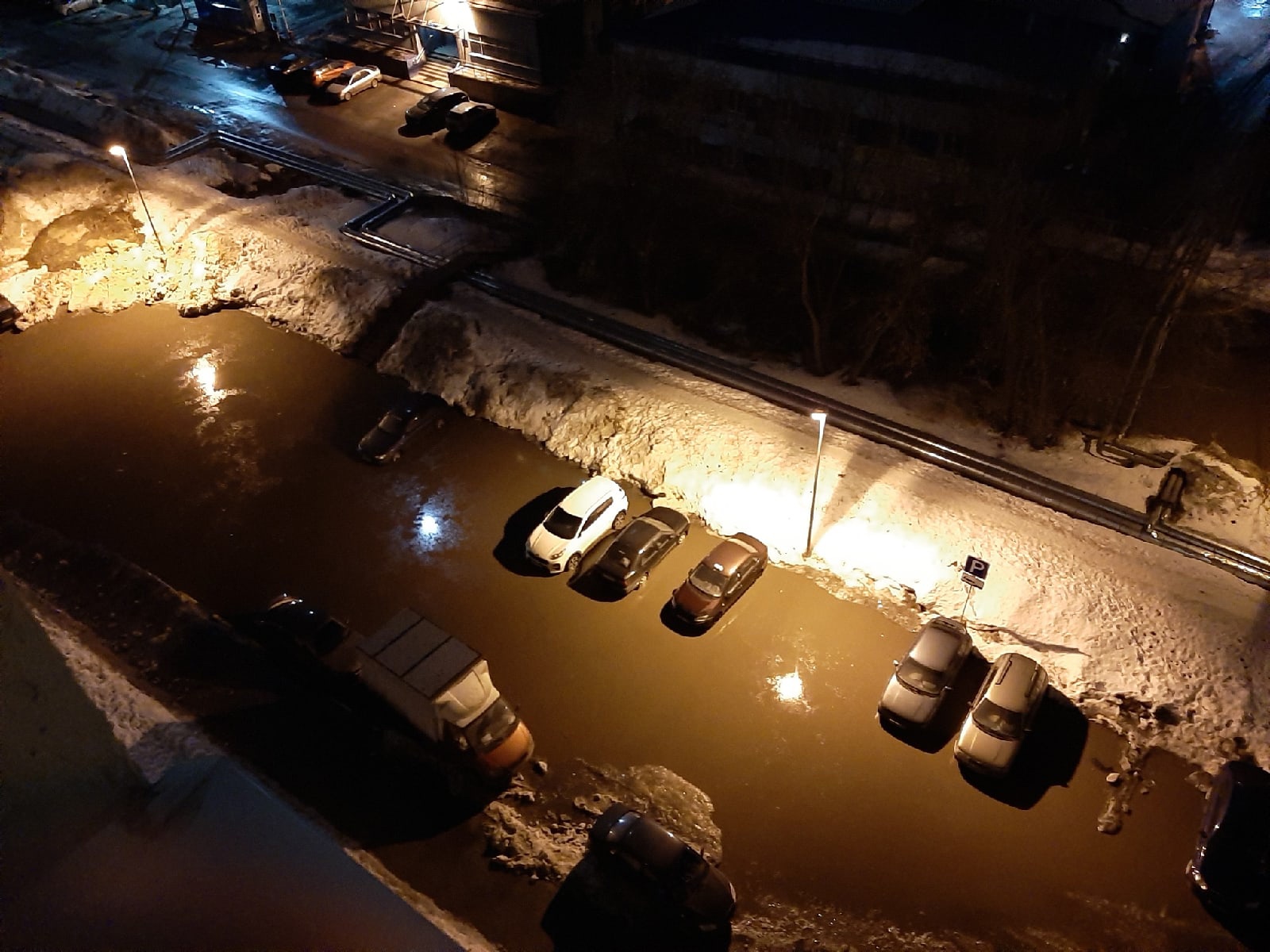 Нижегородец устроил заплыв на затопленном Московском шоссе | Открытый Нижний