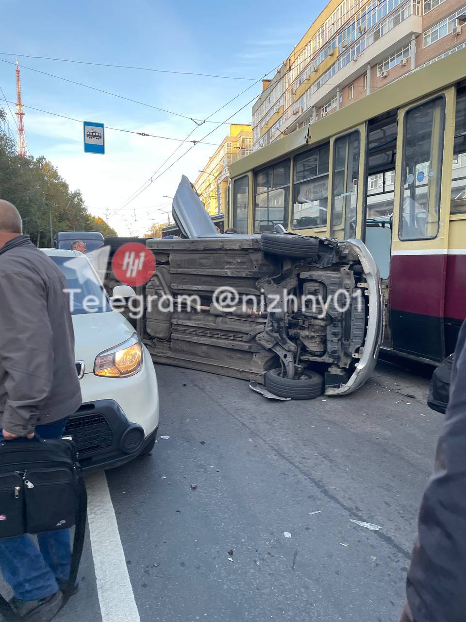 Такси влетело в трамвай на большой скорости в центре Нижнего Новгорода |  28.09.2023 | Нижний Новгород - БезФормата