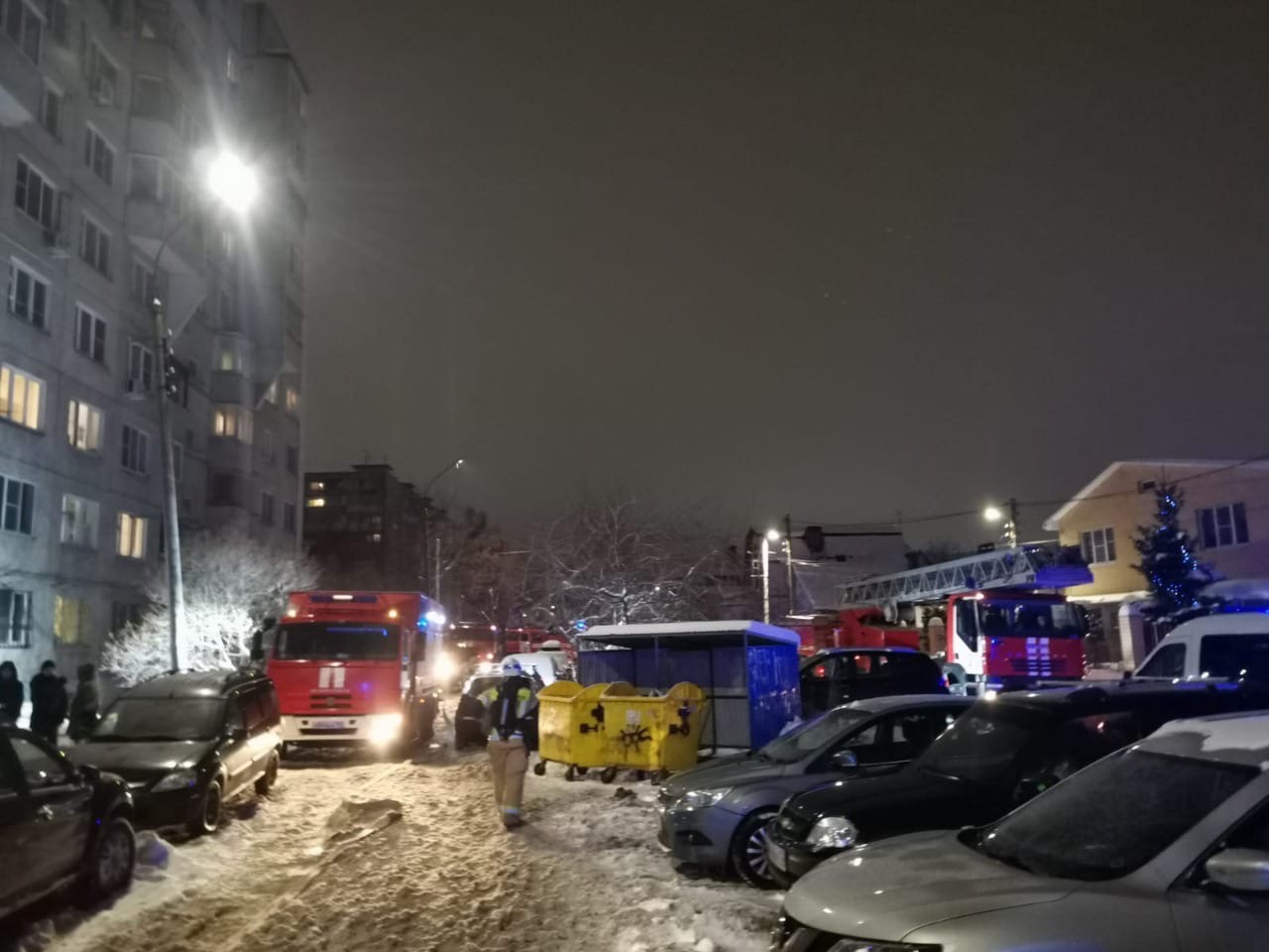 Пожарные с трудом проехали к горящей многоэтажке в Нижнем Новгороде |  Открытый Нижний