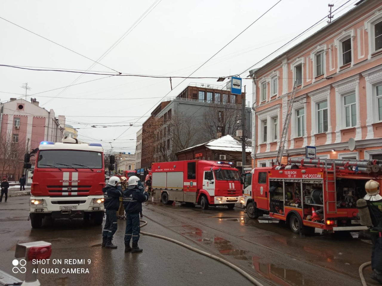 Два человека серьезно пострадали при пожаре в доме на Пискунова | Открытый  Нижний