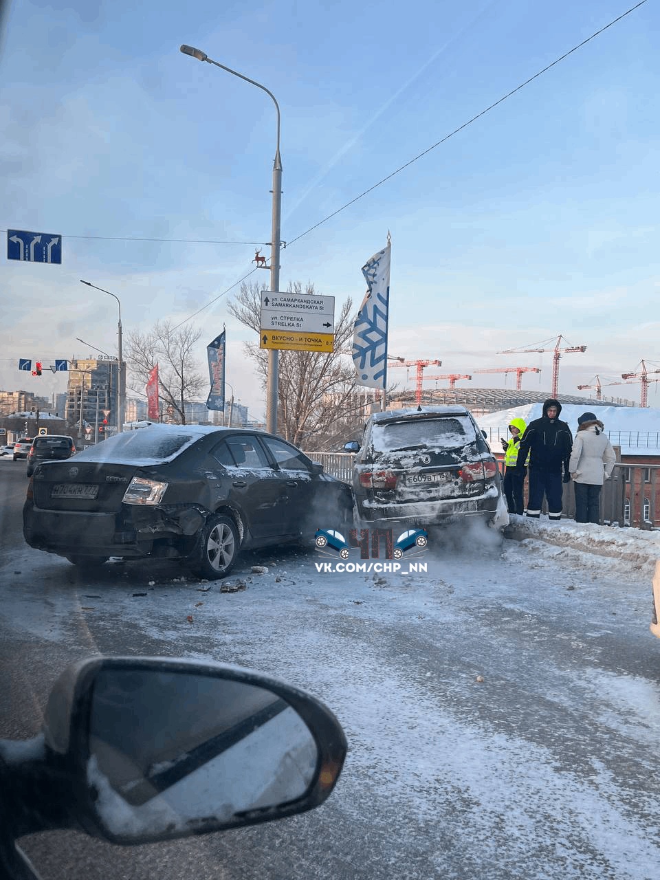 Две легковушки столкнулись на Канавинском мосту в Нижнем Новгороде |  03.01.2024 | Нижний Новгород - БезФормата