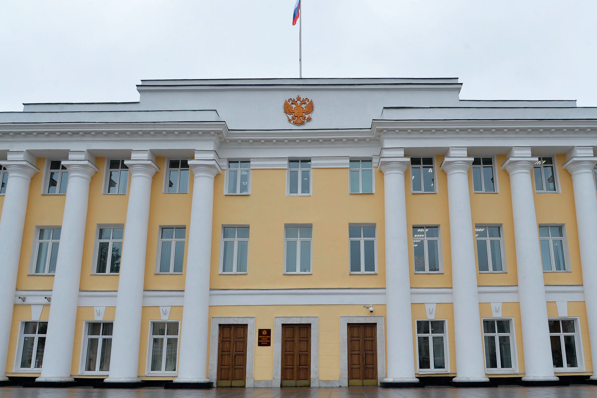 Законодательное нижегородской. Зал Заксобрания Нижегородской области. Законодательное собрание Нижегородской области фото. Заксобрание Свердловской области здание. Сувенир Законодательное собрание Нижегородской области.