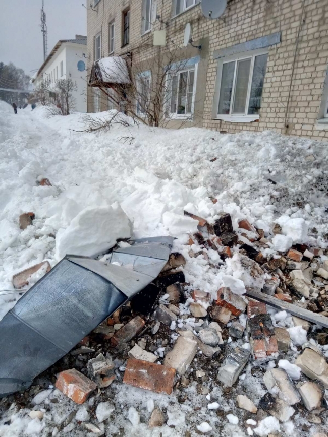 Image for Снег обрушил трубы жилого дома в Варнавинском районе Нижегородской области