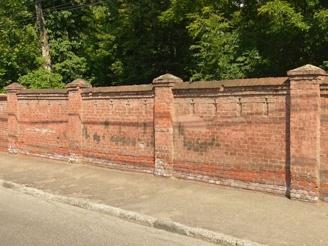Image for Часть ограды Бугровского кладбища обрушилась на захоронения