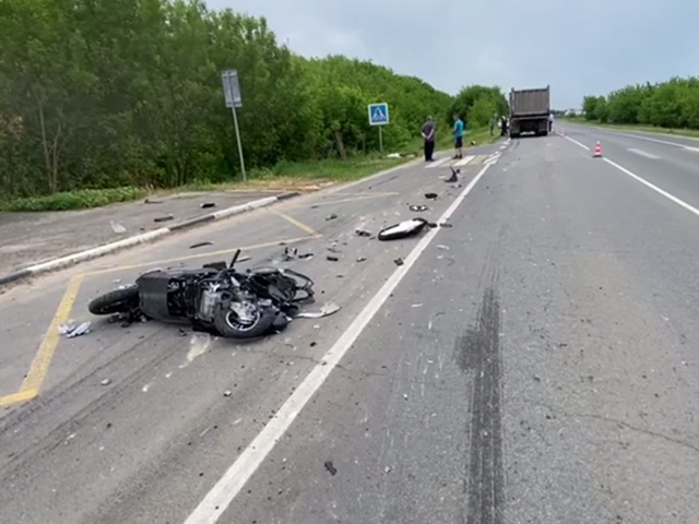 Image for Женщина на скутере врезалась в грузовик и погибла на нижегородской трассе