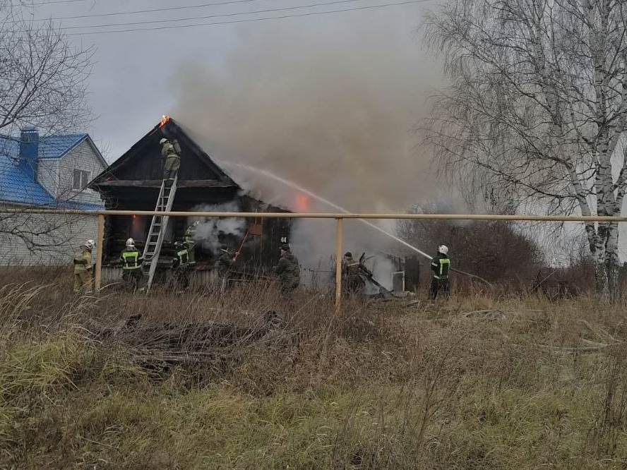 Image for 56-летний мужчина погиб на пожаре в поселке Шатковского округа